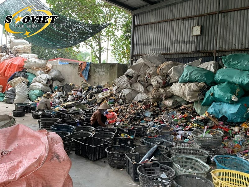 nhựa PE phế liệu không chỉ mang lại lợi ích kinh tế cho người bán mà còn góp phần to lớn vào việc bảo vệ môi trường,