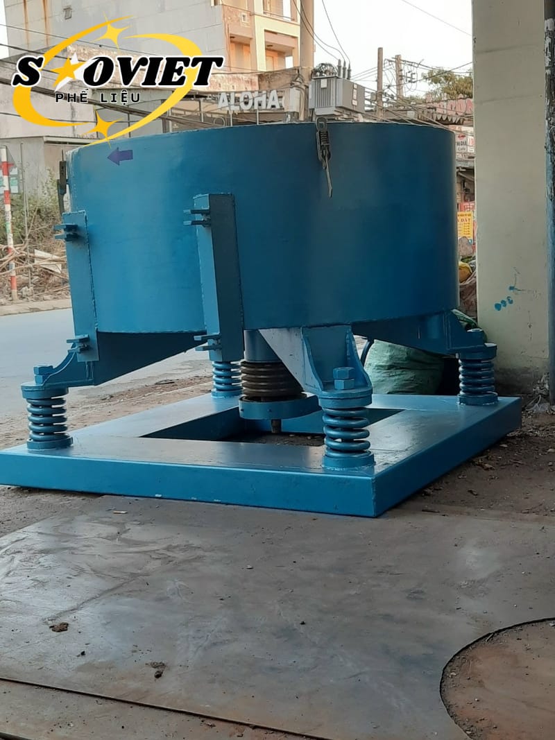 Tủ điều khiển tự động giúp kiểm soát chính xác nhiệt độ sấy, đảm bảo chất lượng mẻ sấy đồng đều.