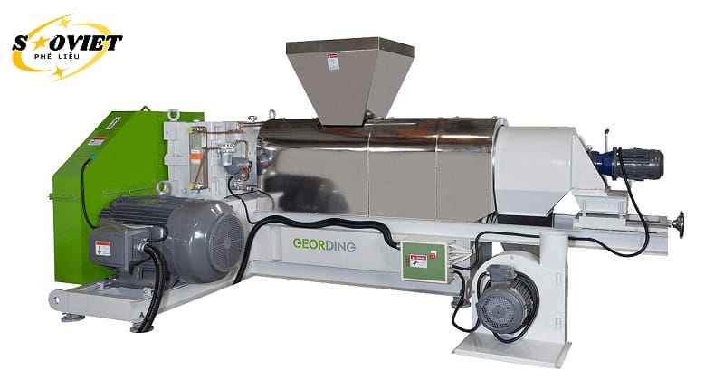 Phế liệu ống nhựa PVC và màng nhựa dẻo cần được xay cẩn thận để tránh phát sinh khí độc do quá nhiệt.