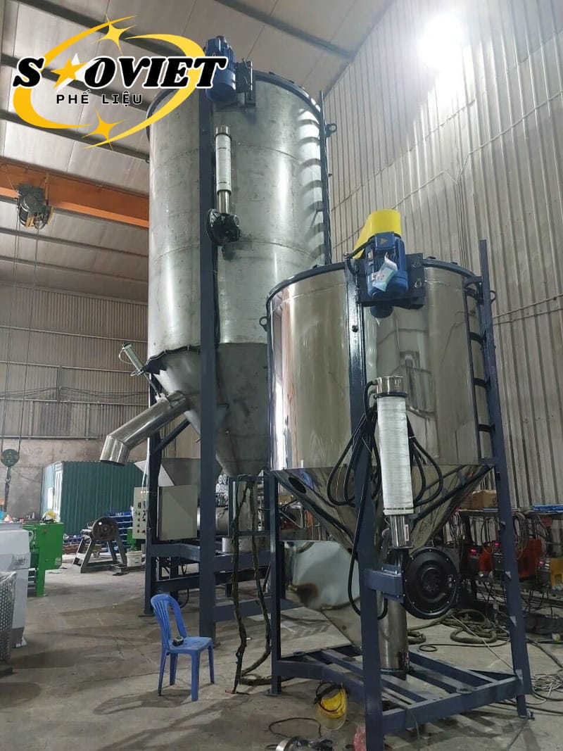 Một máy sấy tiêu chuẩn bao gồm bộ phận gia nhiệt, buồng sấy, hệ thống quạt và tủ điều khiển.